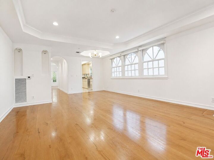 Property Photo:  342 Palm Drive 201  CA 90210 