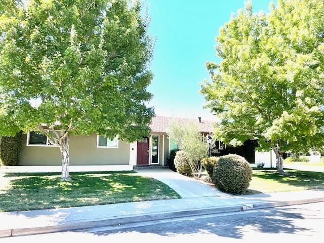 Property Photo: 675 Palacia Court CA 95380