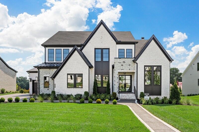 Property Photo:  1600 Wisconsin Avenue  TN 37027 