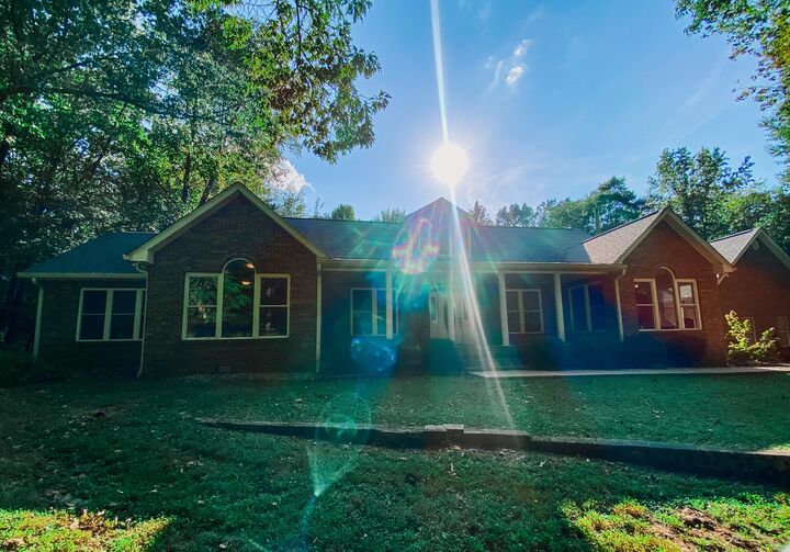 Property Photo:  1006 Clearview Pt  TN 37048 