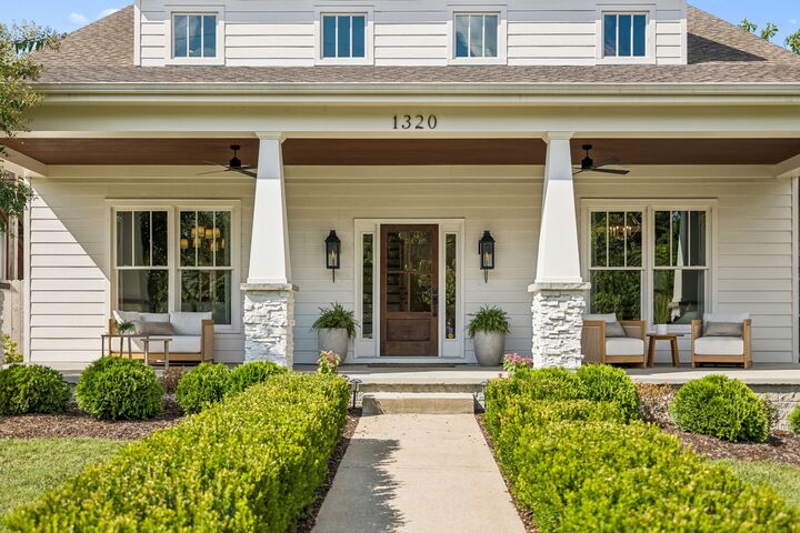 Property Photo: 1320 Sweetbriar Ave TN 37212