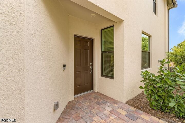 Property Photo: 1485 Weeping Willow Court FL 33909