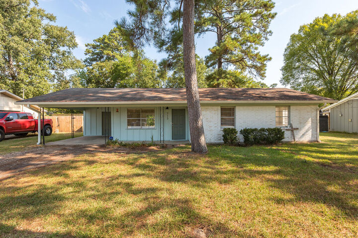 Property Photo:  713 Dennis Street  TX 75941 