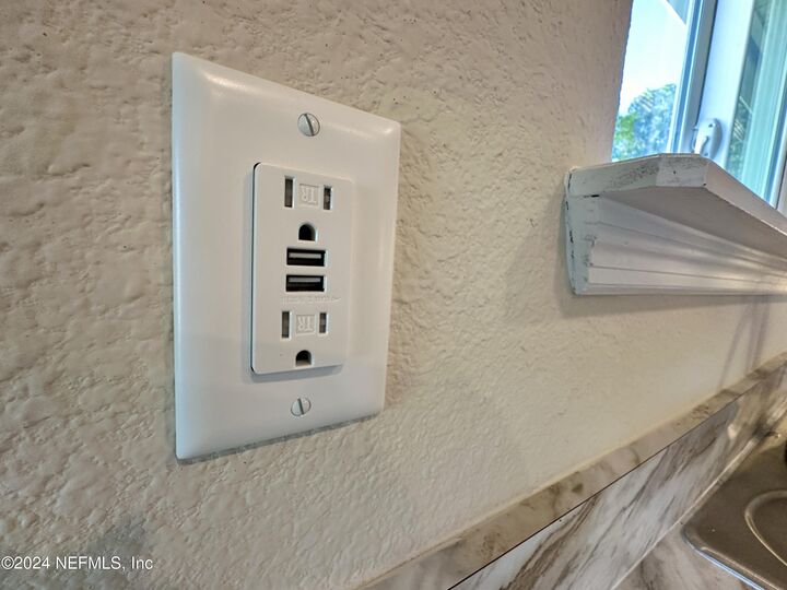 Property Photo: 12398 Gillespie Avenue FL 32218
