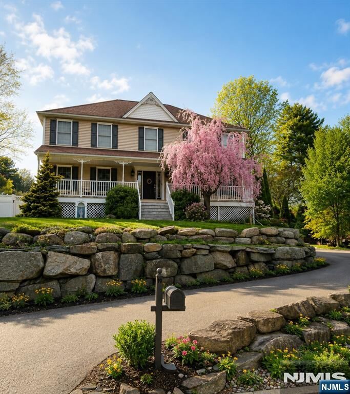 Property Photo:  19 Hunterdon Place  NJ 07480 