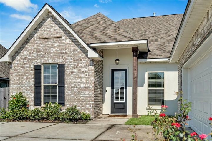 Property Photo: 245 Royal Oak Boulevard LA 70301