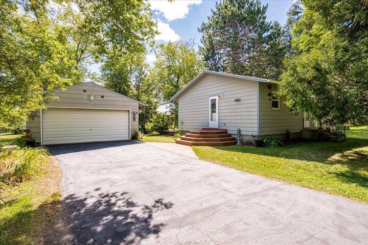 Property Photo: 1704 Doddridge Avenue MN 55720