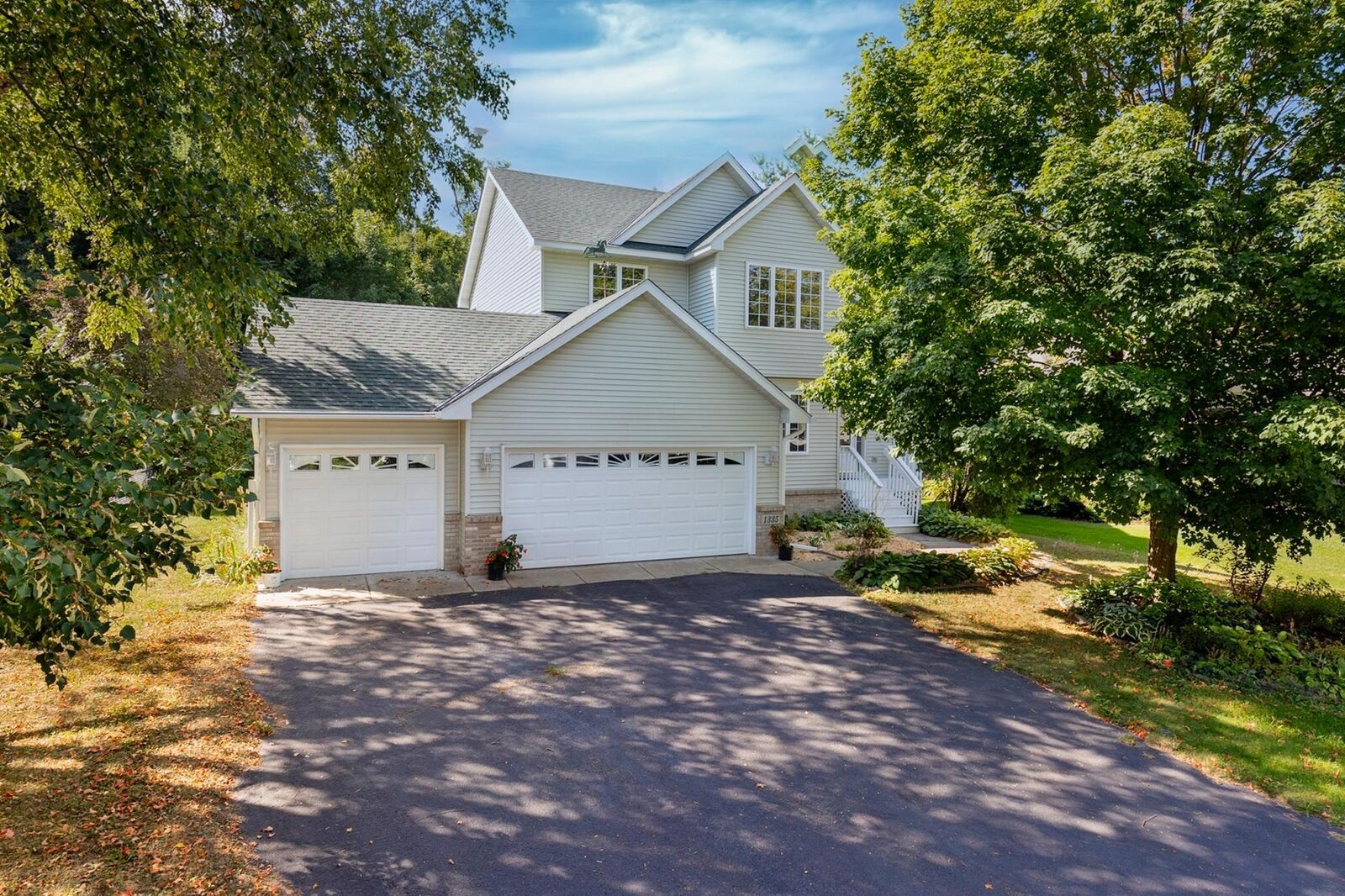 Property Photo: 1335 Woods Creek Drive MN 55328