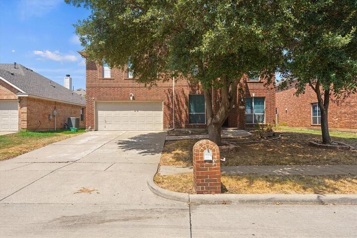 Property Photo: 2236 Sparrow Hawk Court TX 75052