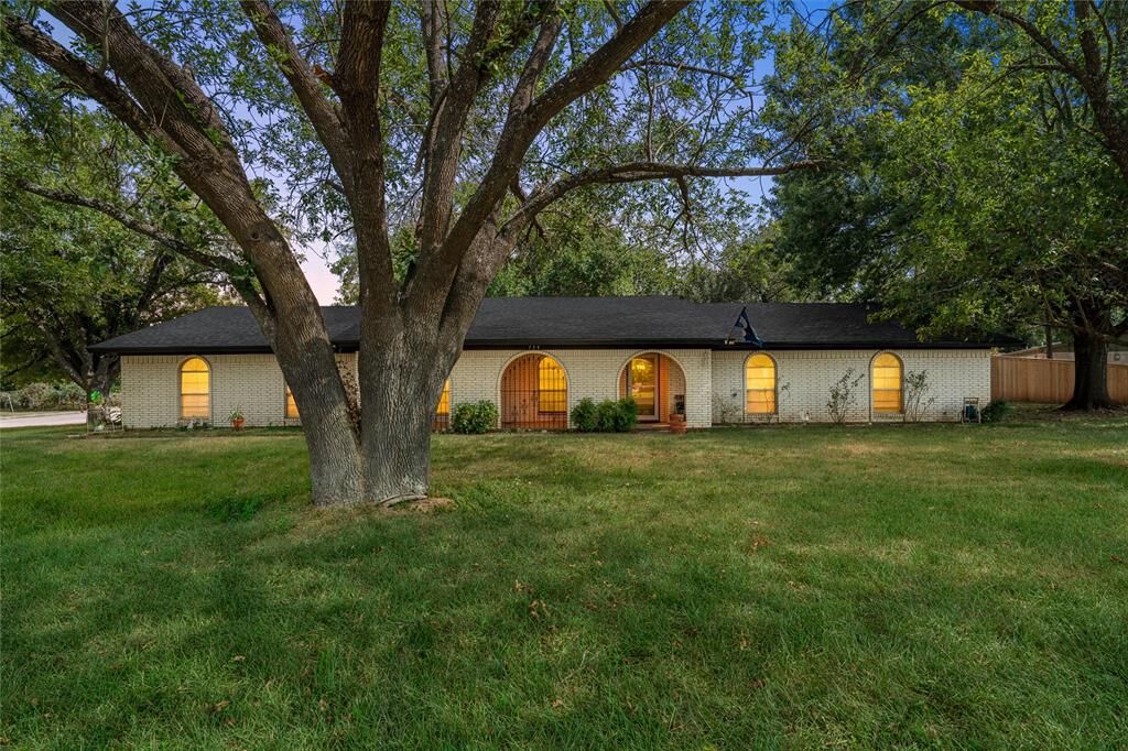 Property Photo:  739 N Old Robinson Road  TX 76706 