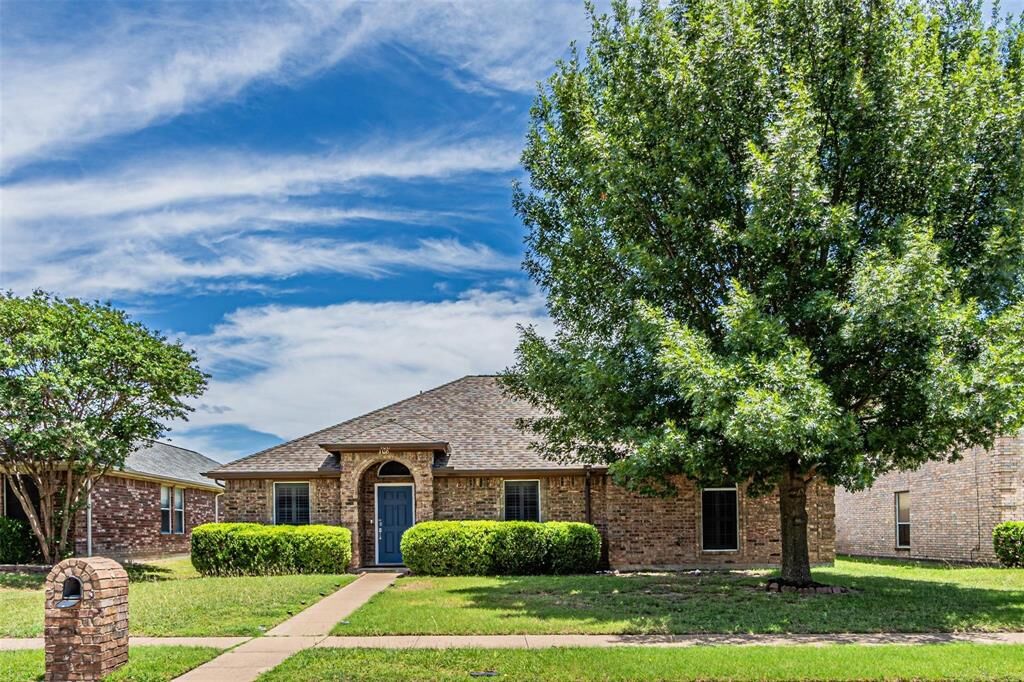 Property Photo: 108 Oak Hollow Lane TX 75154