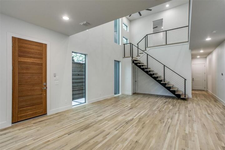 Property Photo: 4633 Manett Street TX 75204