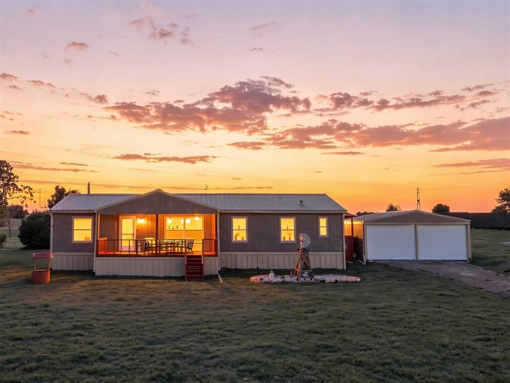 Property Photo: 924 Prairie Clover Trail TX 76131