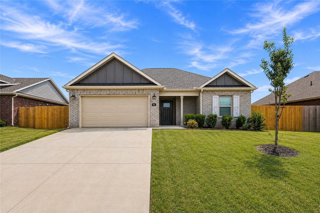 Property Photo:  918 Hampton Street  AR 72762 