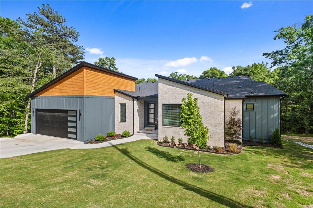 Property Photo:  2 Helmsley Circle  AR 72715 