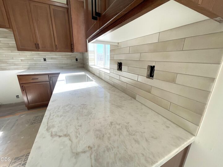 Property Photo: 351 E Diamond Peak Avenue OR 97759
