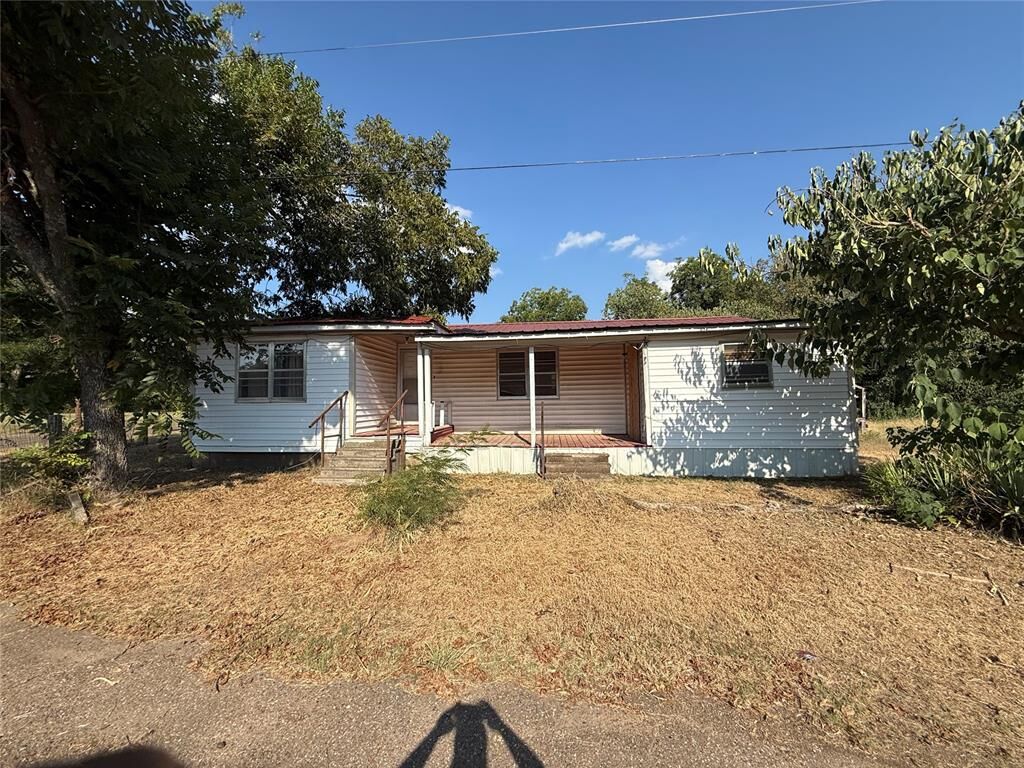 Property Photo:  2 SW Howard Avenue  OK 74745 