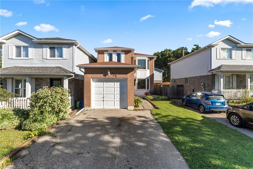 Property Photo:  732 Bennett Crescent  ON L1K 1T6 