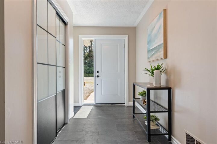 Property Photo:  553 Norfolk County Road 21  ON N0E 1G0 