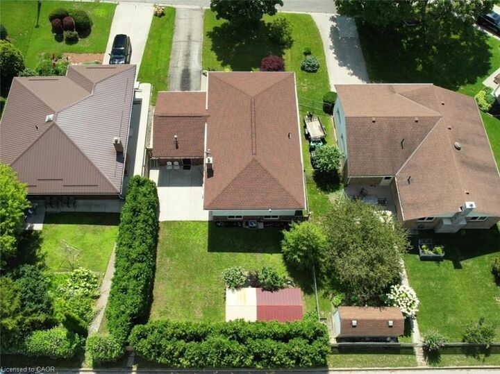 Property Photo:  23 Churchill Circle  ON N3Y 4Z4 