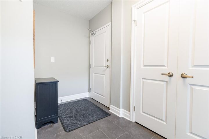 Property Photo:  240 Villagewalk Boulevard  ON N6G 0P6 