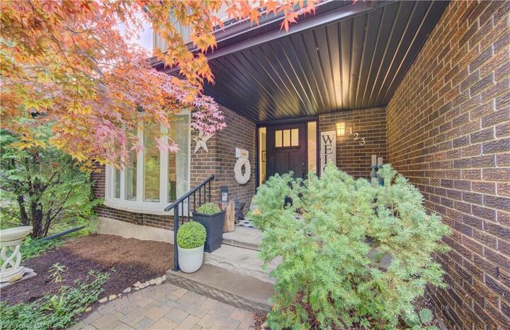 Property Photo:  123 Candlewood Crescent  ON N2L 5M7 