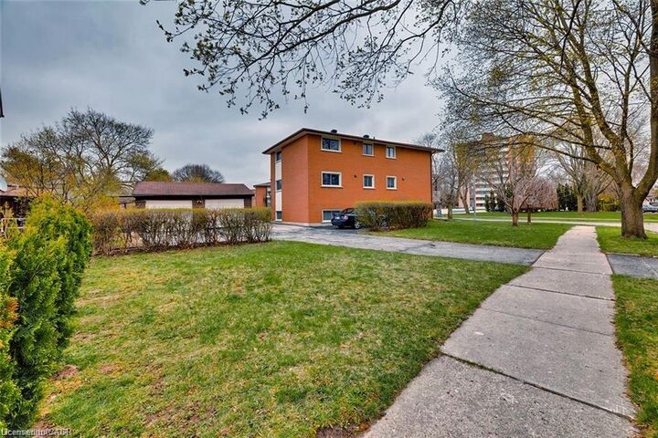 Property Photo:  92 Confederation Drive 2  ON N2B 2X8 