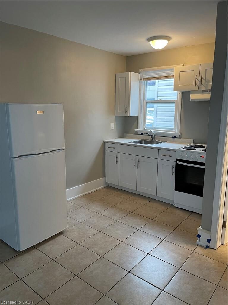 Property Photo:  181 King Street E 14  ON N2G 2K8 