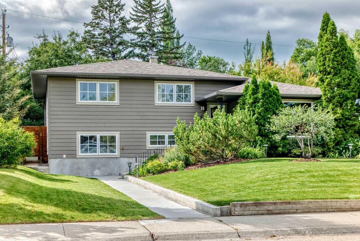 47 Woodlark Drive SW — photo 1