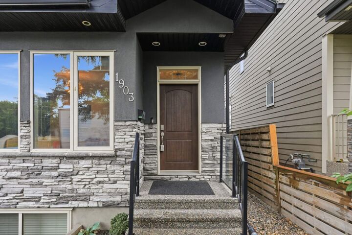 Property Photo:  1903 26 Avenue SW  AB T2T 1E4 