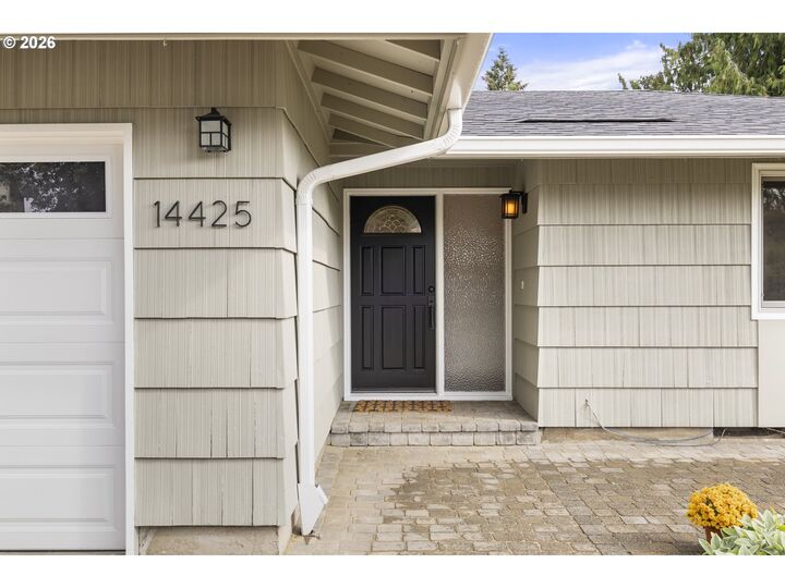 Property Photo:  14425 SW Bonnie Brae St  OR 97005 