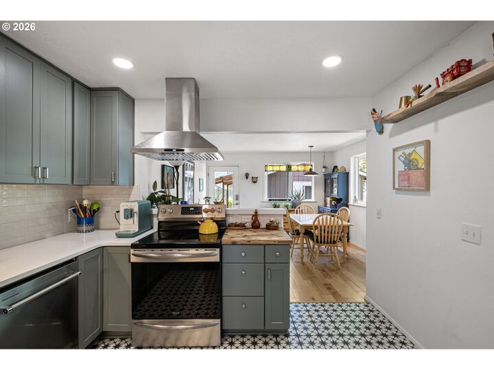 Property Photo: 1572 Wilson Ct OR 97402
