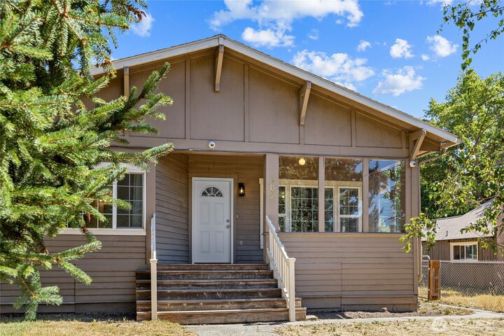 Property Photo:  402 S Pearl Street  WA 98926 