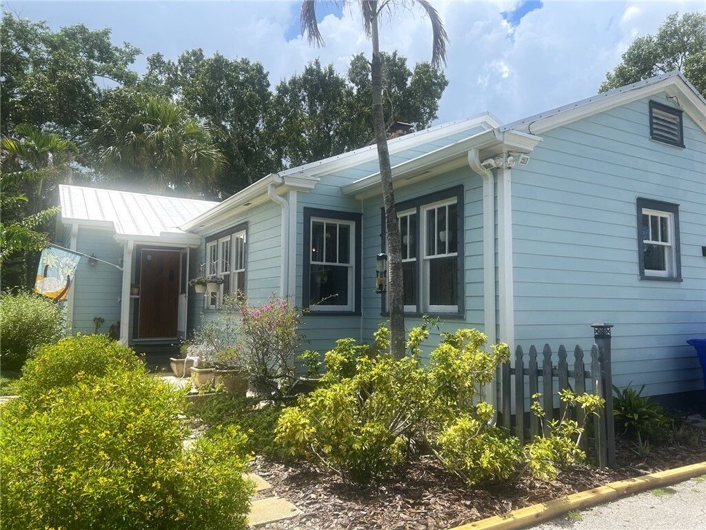 Property Photo:  1825 21st Avenue  FL 32960 