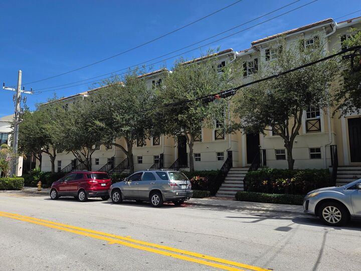 Property Photo:  75 NE 5th Avenue M  FL 33483 