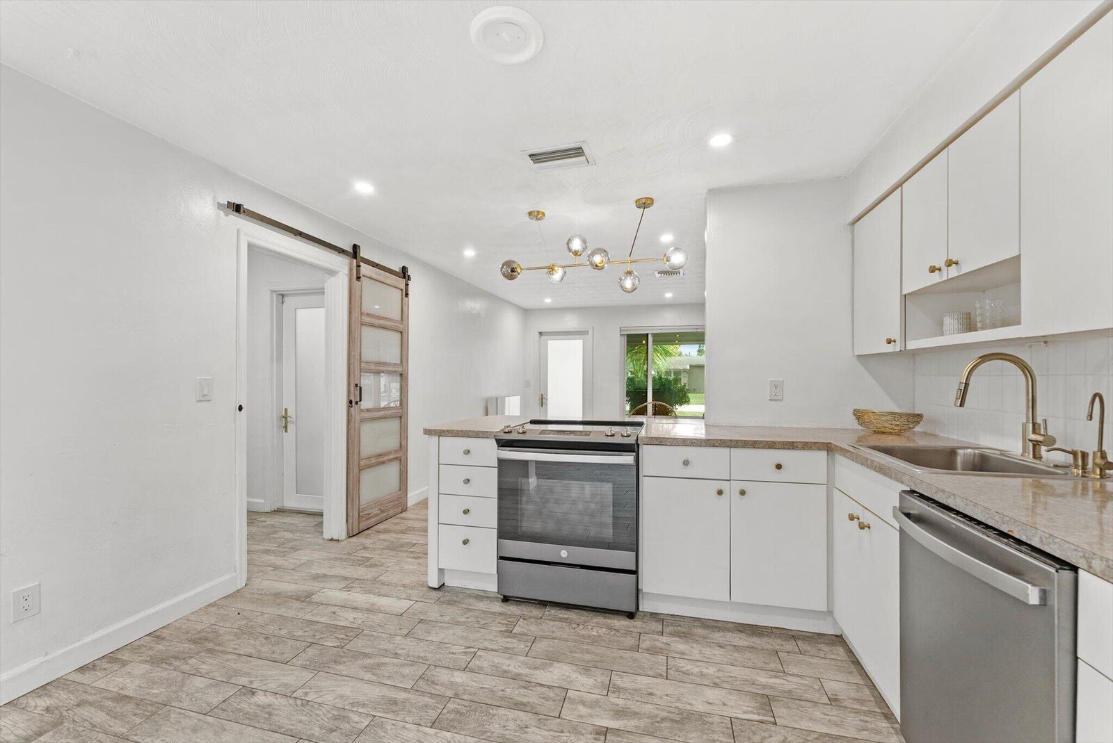 Property Photo: 4641 SW 25th Terrace FL 33312