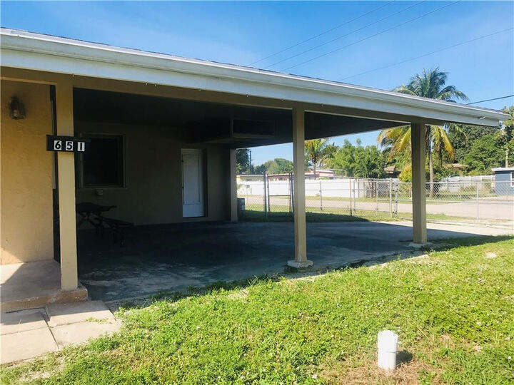 Property Photo: 651 SW 26th Avenue FL 33312