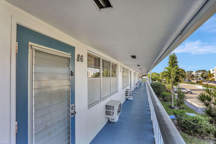 Property Photo:  86 Lyndhurst D 86  FL 33442 