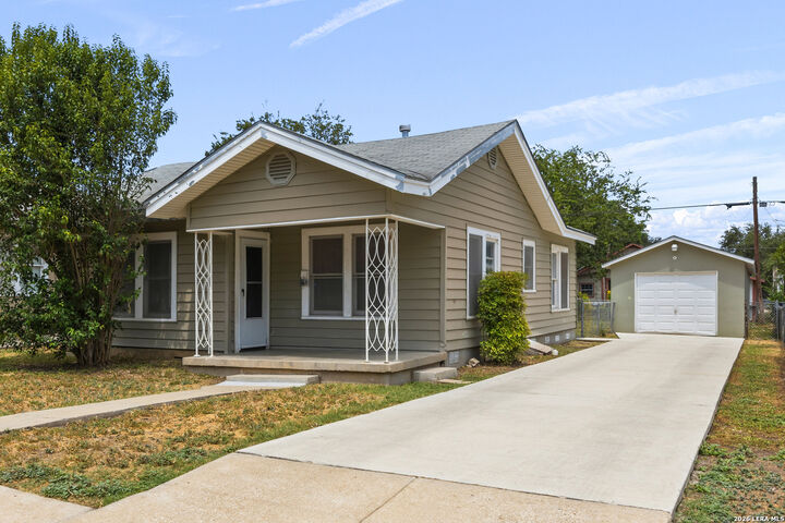 Property Photo:  227 Linares St  TX 78225 