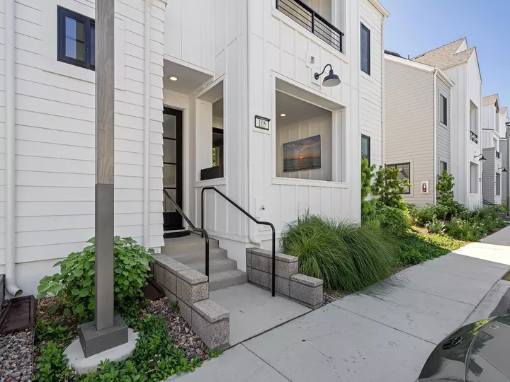 Property Photo:  1402 Anacona Pl 105  CA 92024 