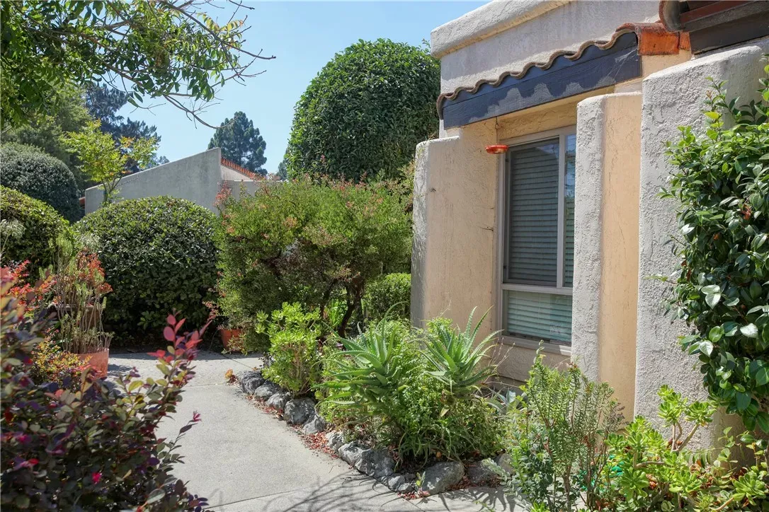 Property Photo:  81 Encanto  CA 93401 