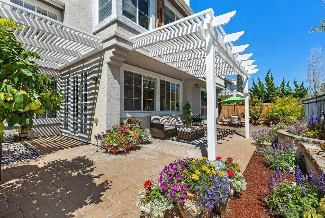 Property Photo: 5227 Ruette De Mer CA 92130