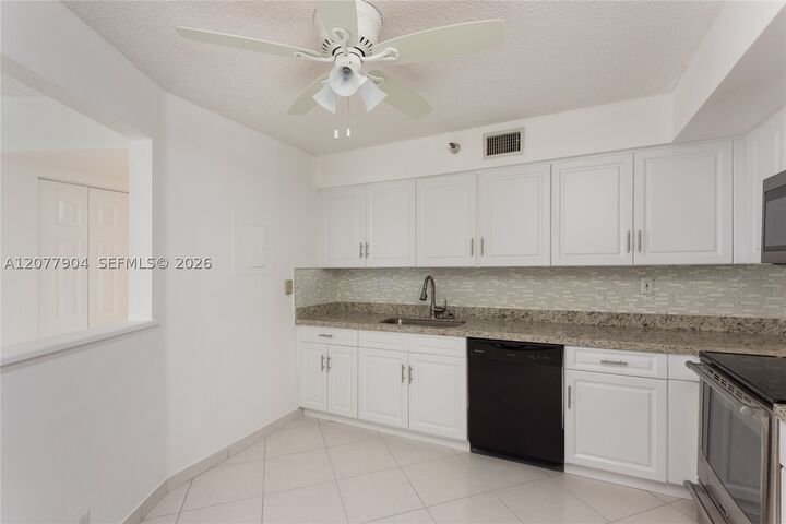 Property Photo: 3500 Mystic Pointe Dr 2202 FL 33180