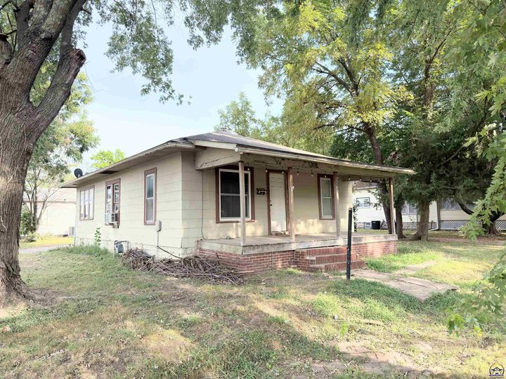 Property Photo:  108 N College Dr  KS 66762 