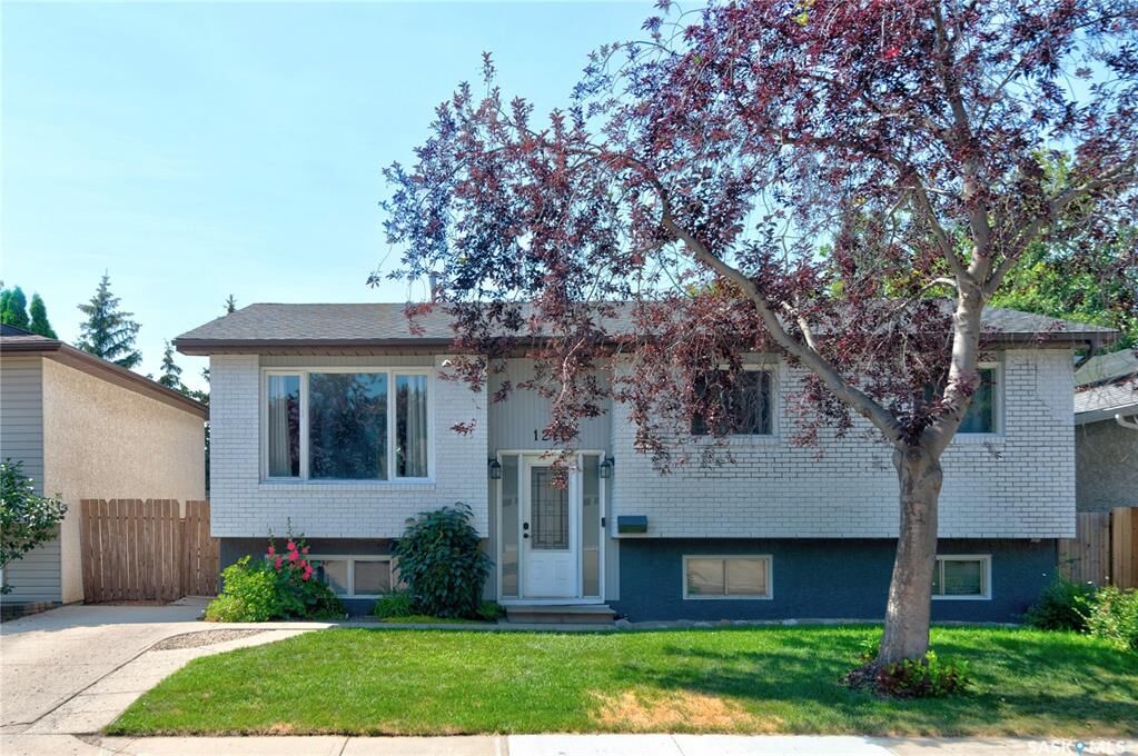 Property Photo:  1210 Flexman Crescent  SK S4X 3A7 