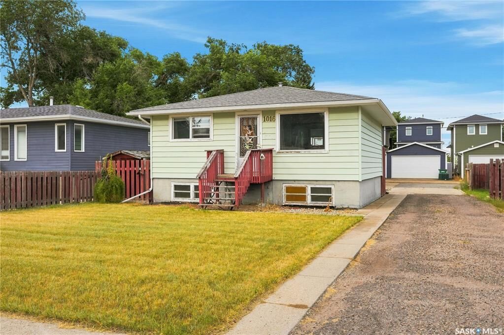 Property Photo:  1016 Hastings Street  SK S6H 5R8 