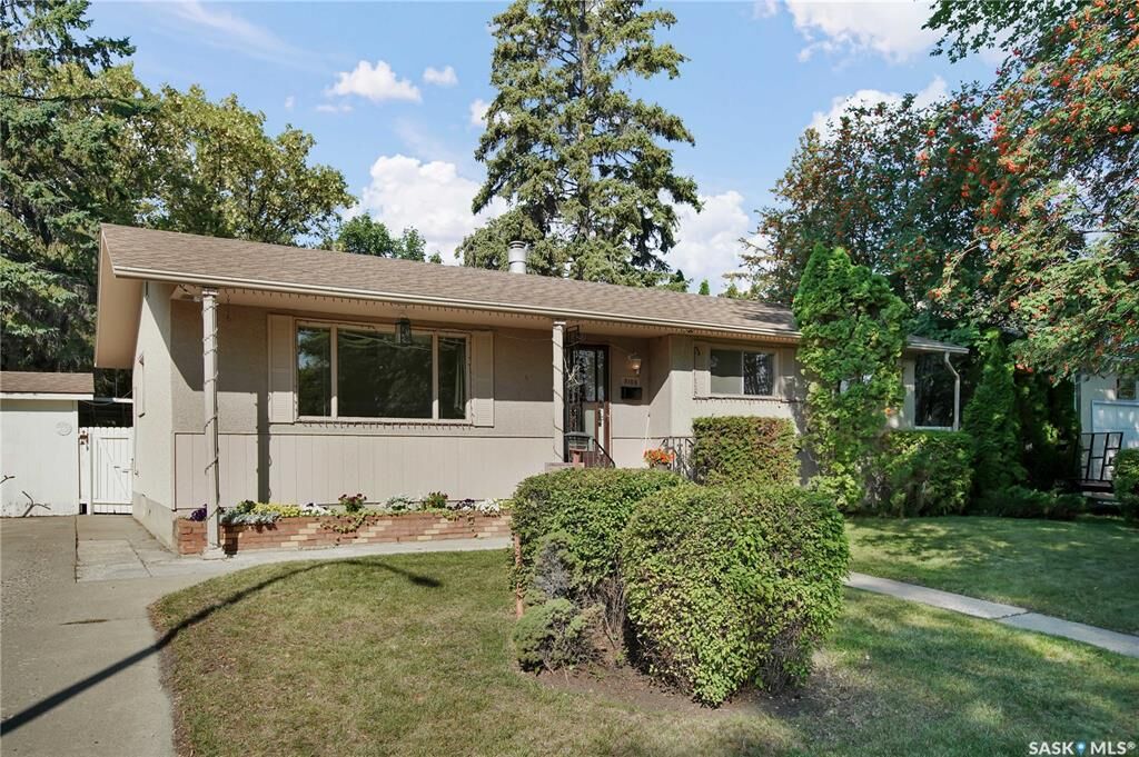 Property Photo: 3166 Eastview SK S7J 3J4