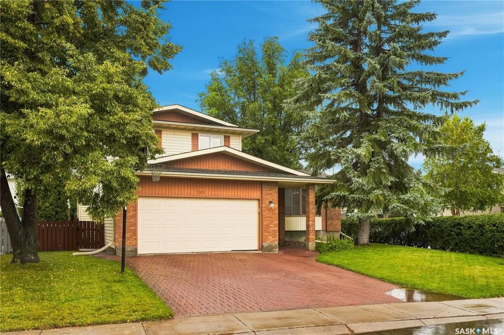 Property Photo:  202 Zeman Court  SK S7K 7W5 