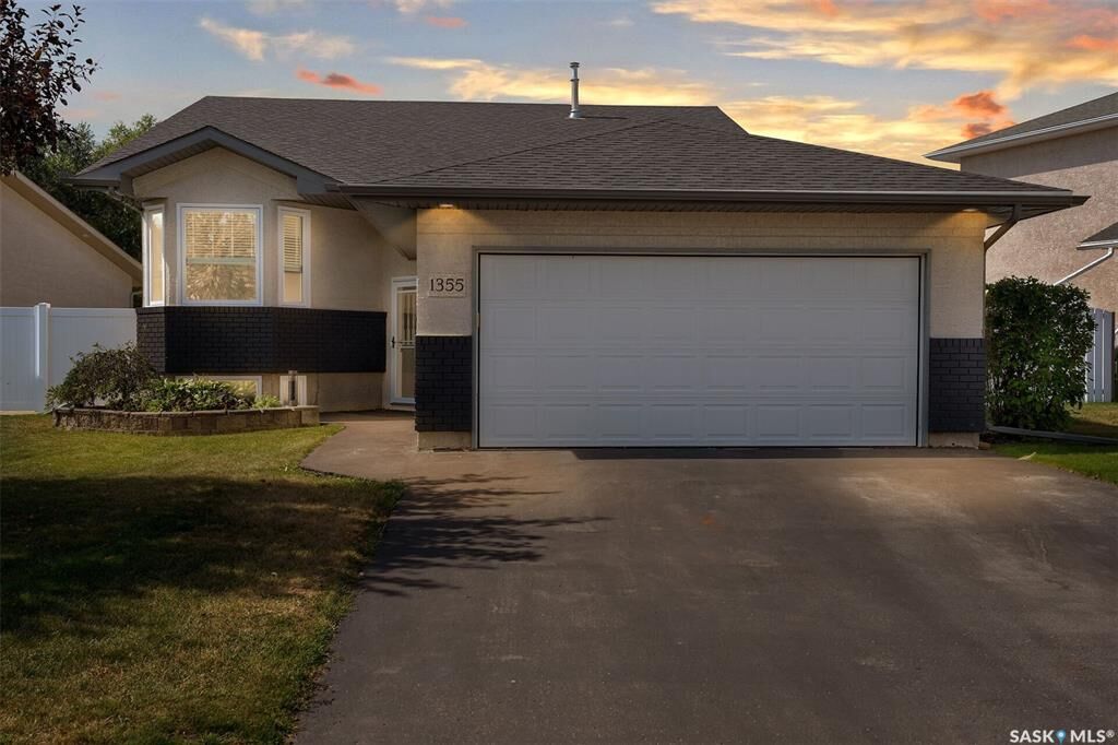 Property Photo:  1355 Maple Leaf Crescent N  SK S4X 4J4 