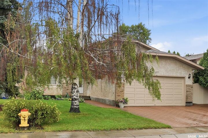 Property Photo:  427 Bronson Crescent  SK S7J 5E4 